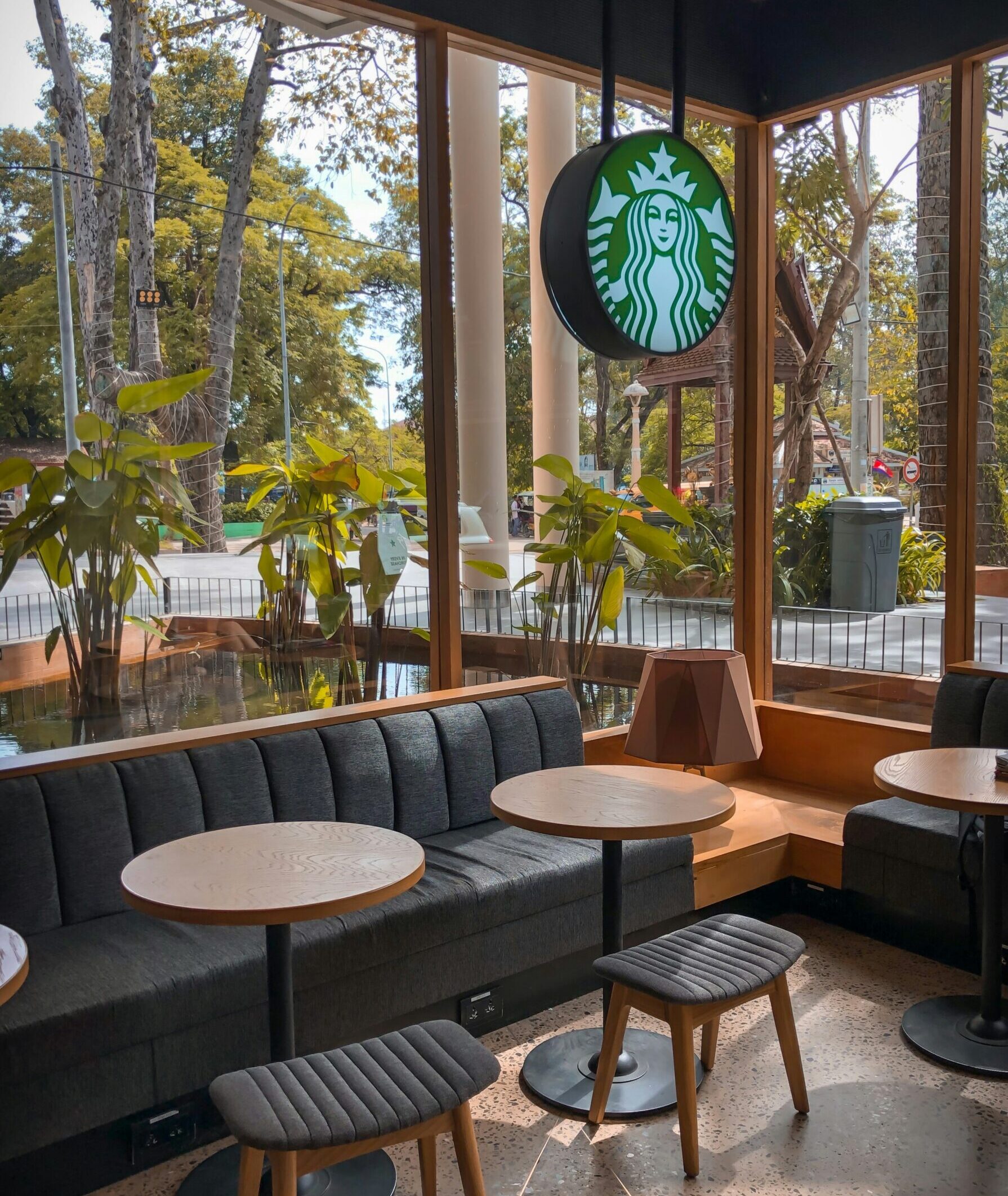 Brand differentiation examples - Starbucks Havaianas Home Depot retail experience